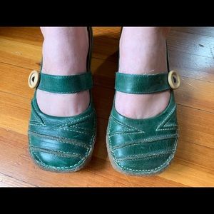 Groundhog comfort Maryjane size 7 (fits 7.5-8)